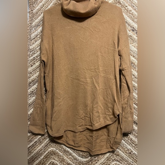 Treasure & Bond Comfy Tan Turtleneck Sweater,Pima Cotton,Classic,Everyday,Size M - Picture 1 of 9